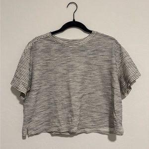 Old Navy cropped tshirt